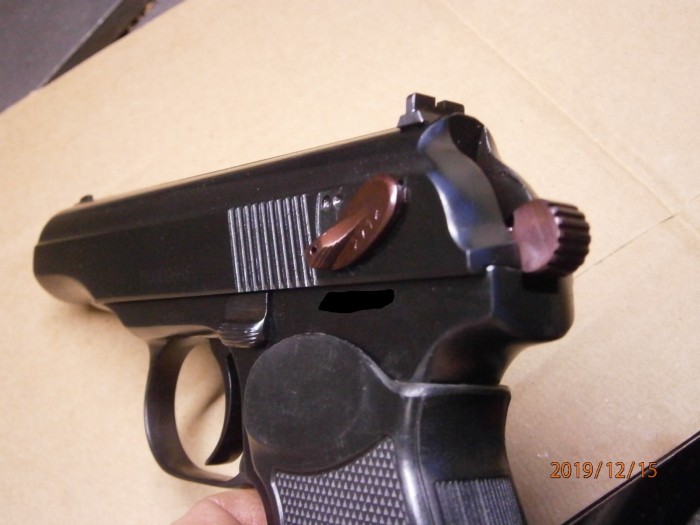 PC150799_LI.jpg