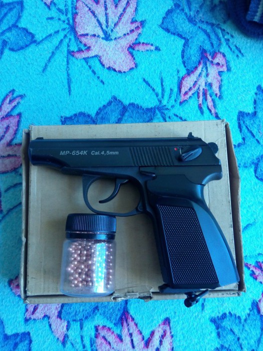 fIoFpXv1_nc.jpg